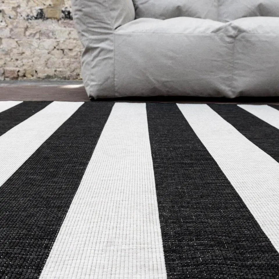 Interieur05 Buitenkleed Stripes zwart/wit dubbelzijdig - 290 x 200 cm