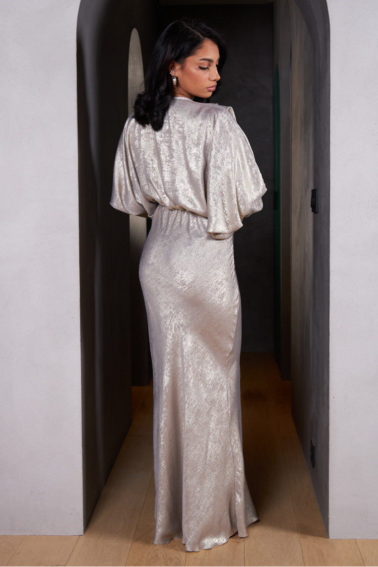 Robe de soirée longue beige scintillante à décolleté