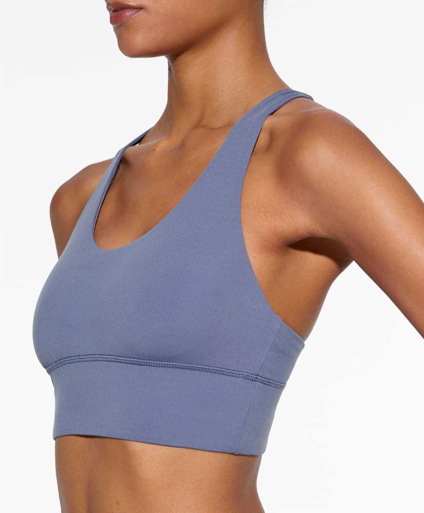 Sutiã esportivo com suporte médio para os seios.