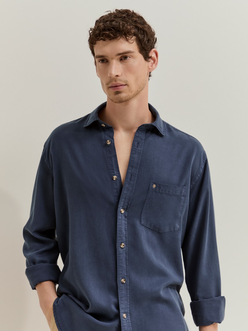 Camisa regular fit em liocel