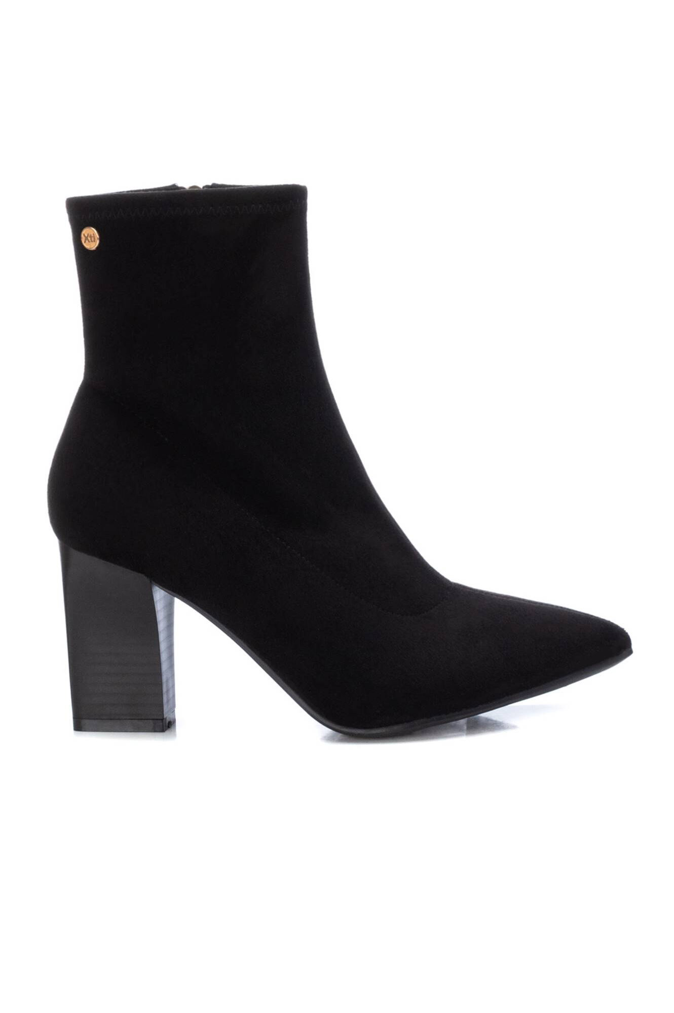 Botas de tornozelo femininas em camurça preta
