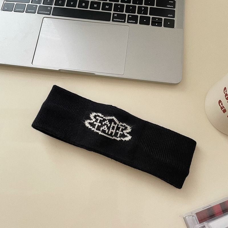 Hyeeun - Gebreide hoofdband met letters