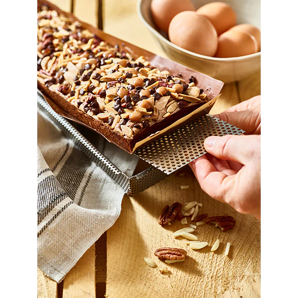 Moule rectangulaire amovible inox perforé 35 cm et feuille de cuisson
