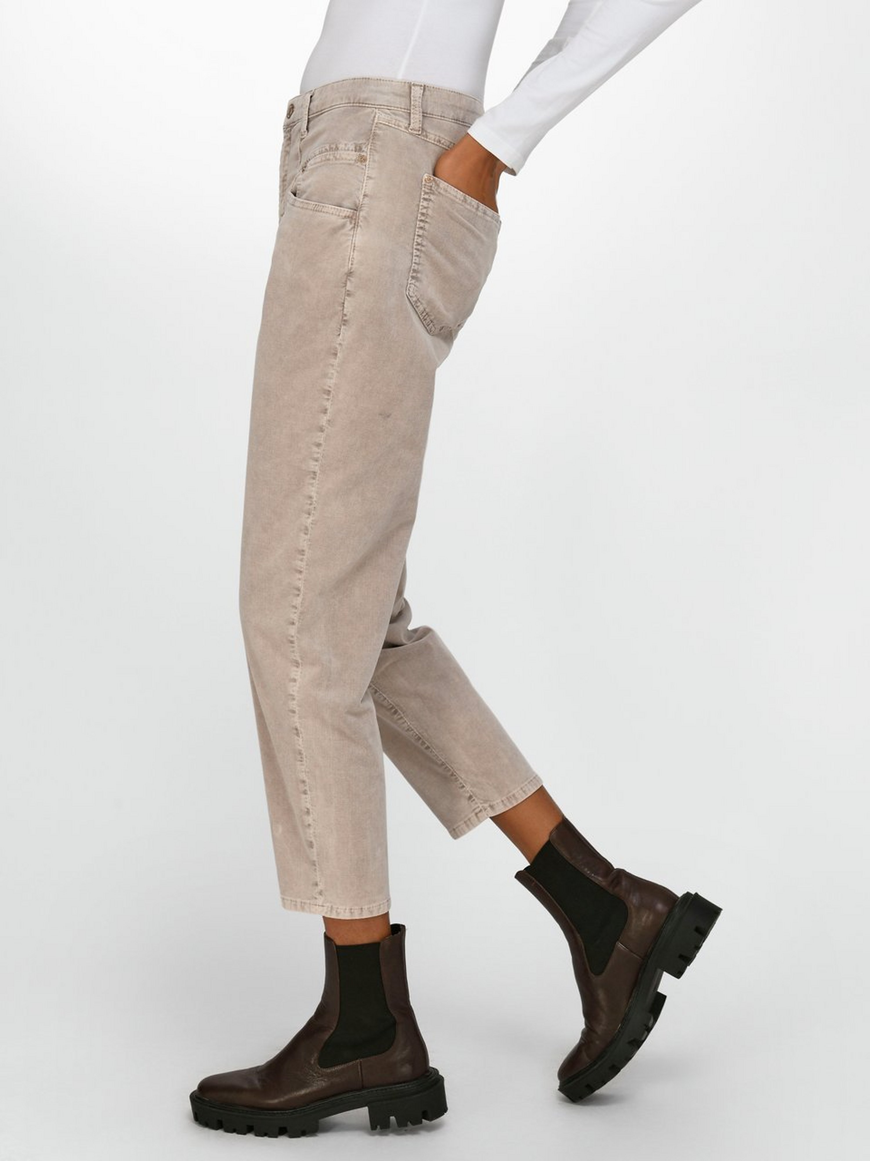 Feminine Fit-Cordhose