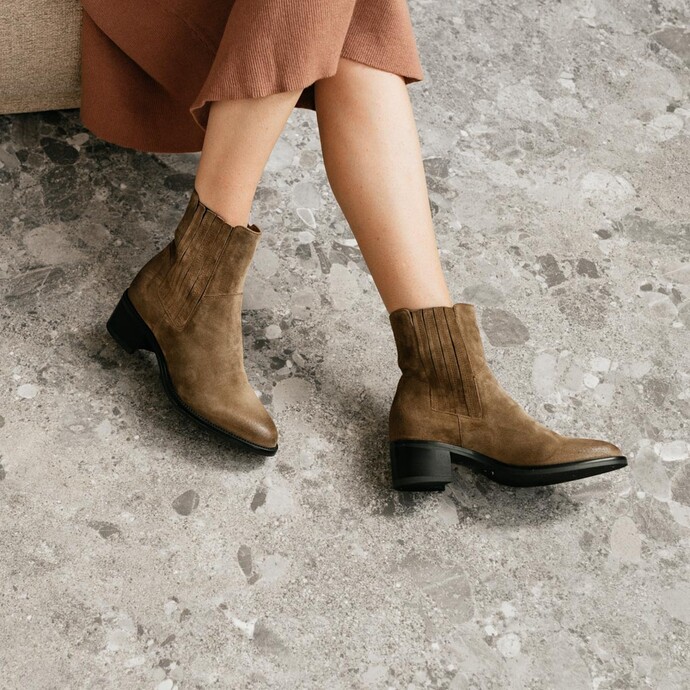 Boots à élastiques et talons carrés  en croute taupe