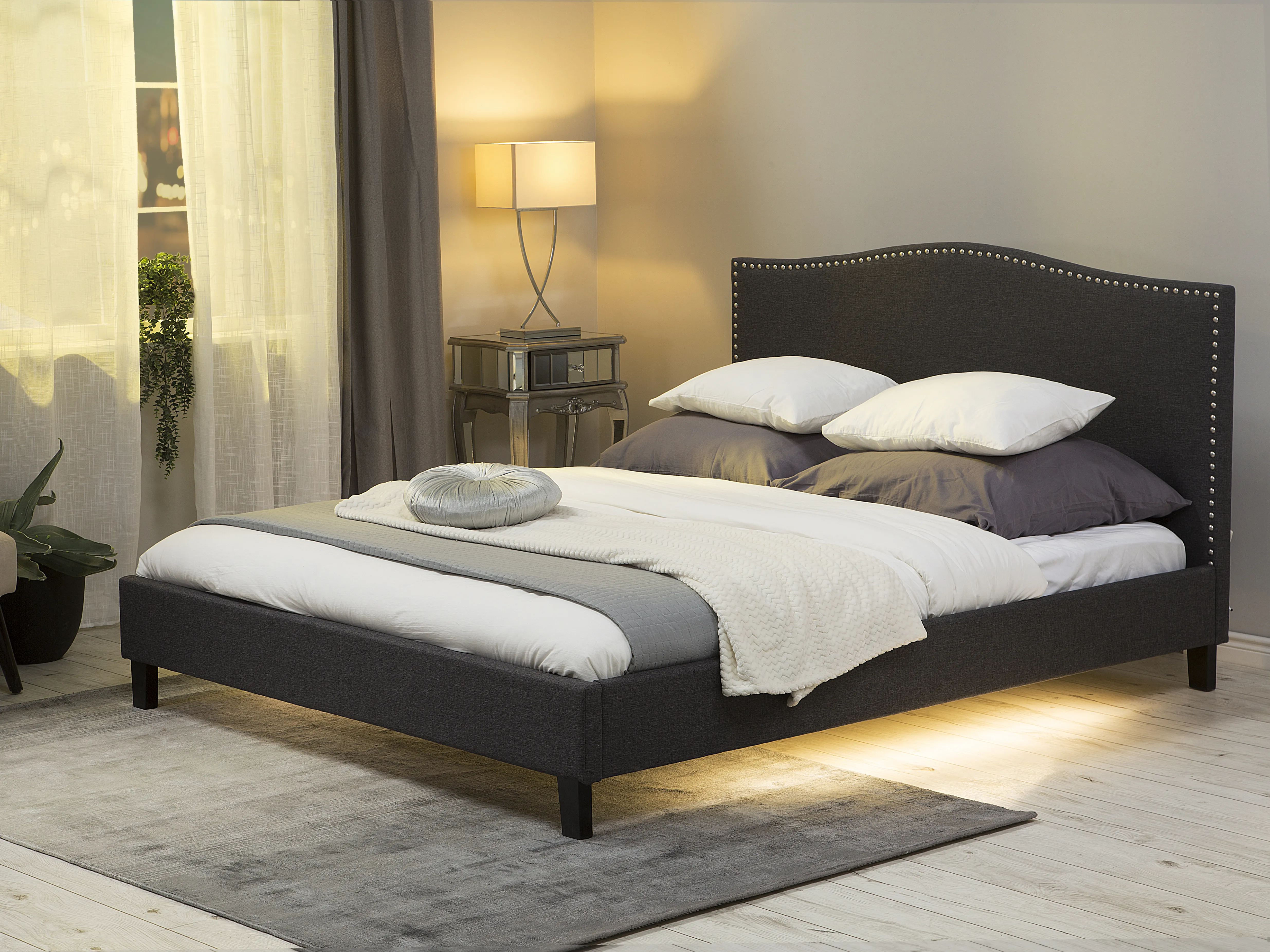 Bed Stof MONTPELLIER 180 x 200 cm LED Wit