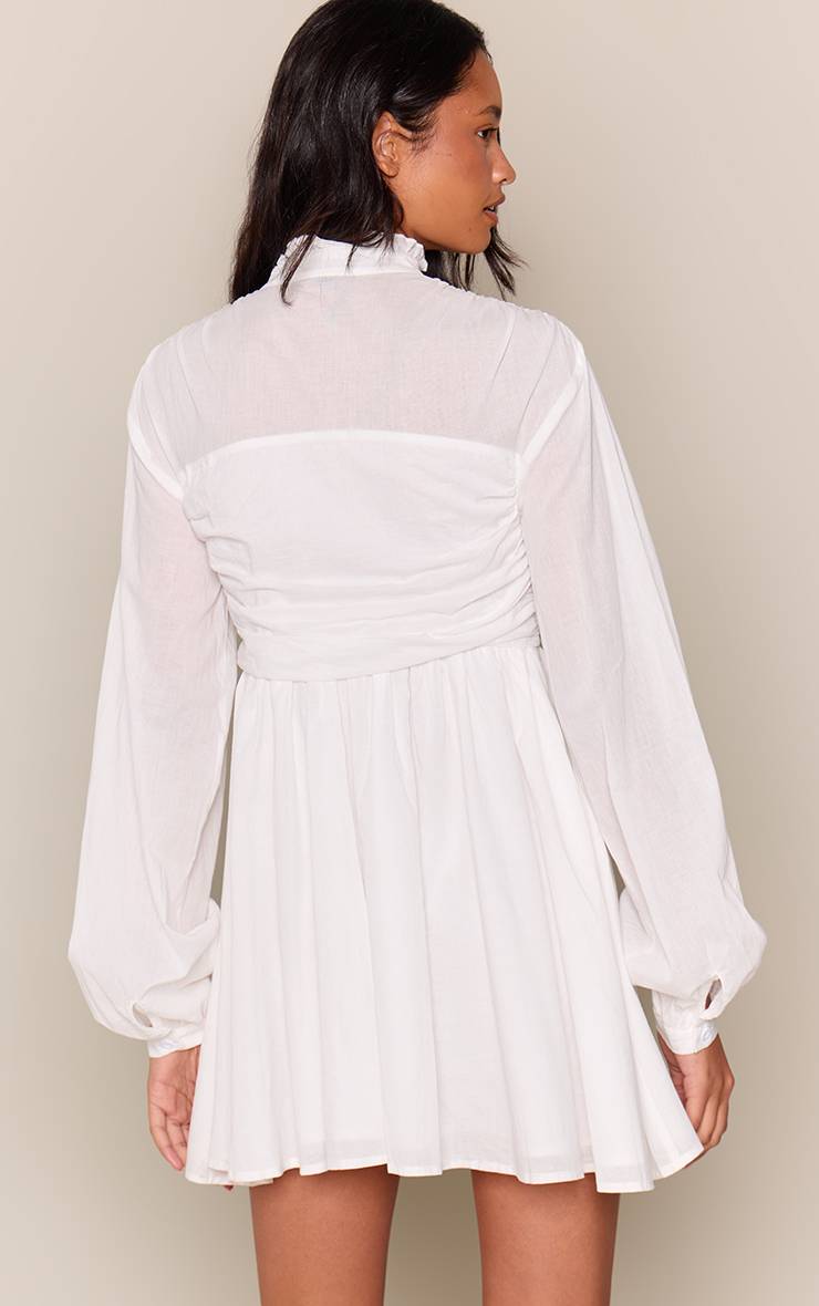 Blanc Robe Droite À Manches Longues En Popeline Transparente Avec Détail De Liens Froncés À La Poitrine