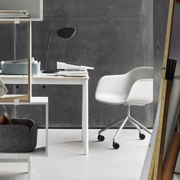 Muuto - Fiber Armchair Swivel mit Rollen, grau