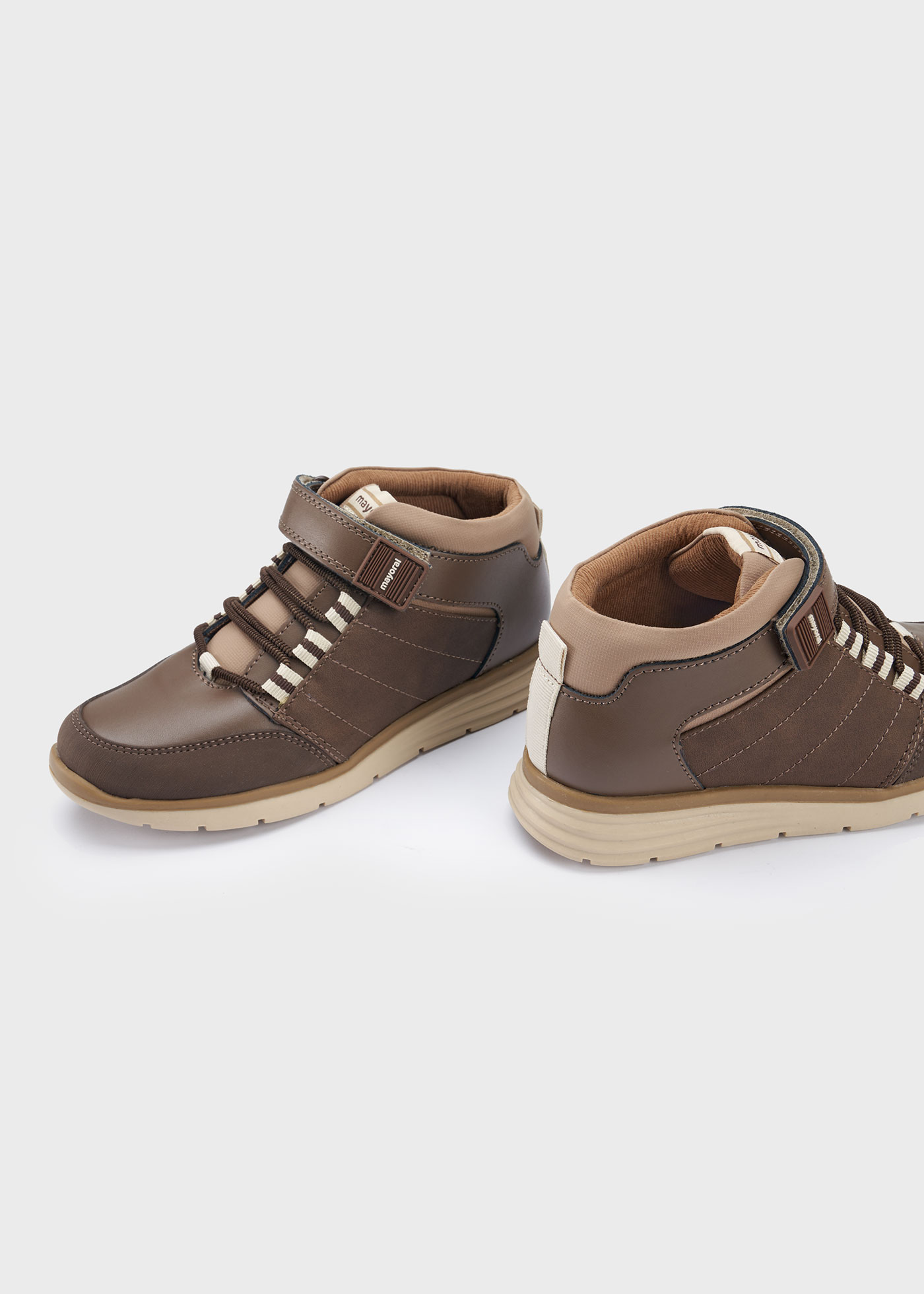 Botas de tornozelo em couro sustentável para meninos