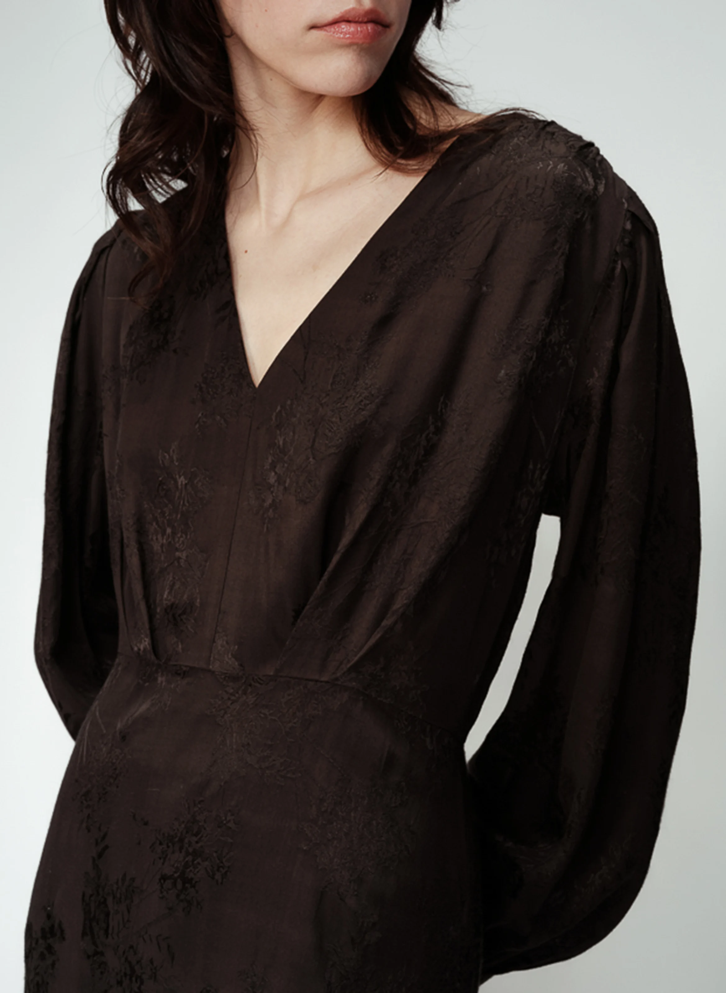 OLSEN - Robe longue col V aspect jacquard | Noir
