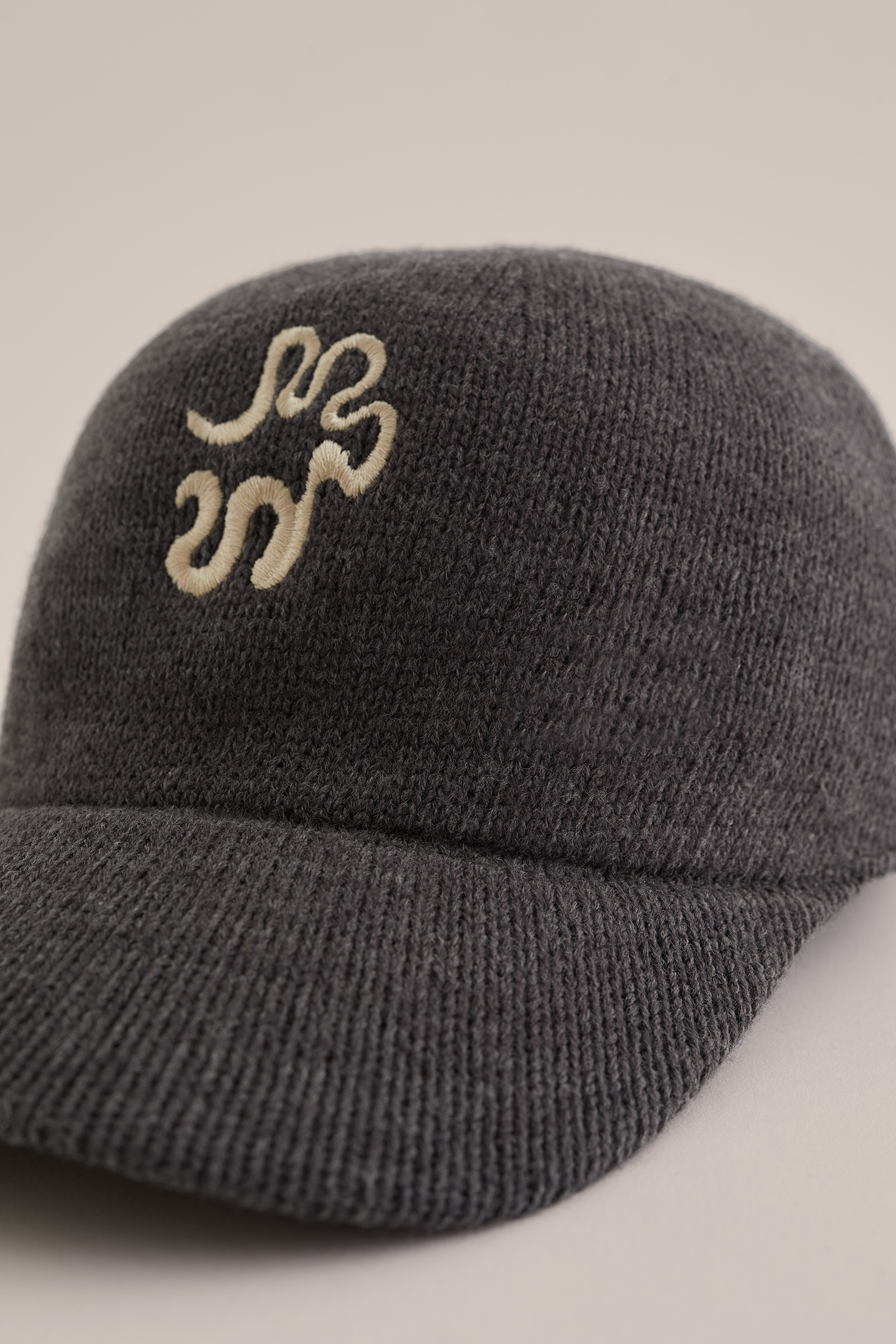 pet met emboidery WE Fashion Donkergrijs