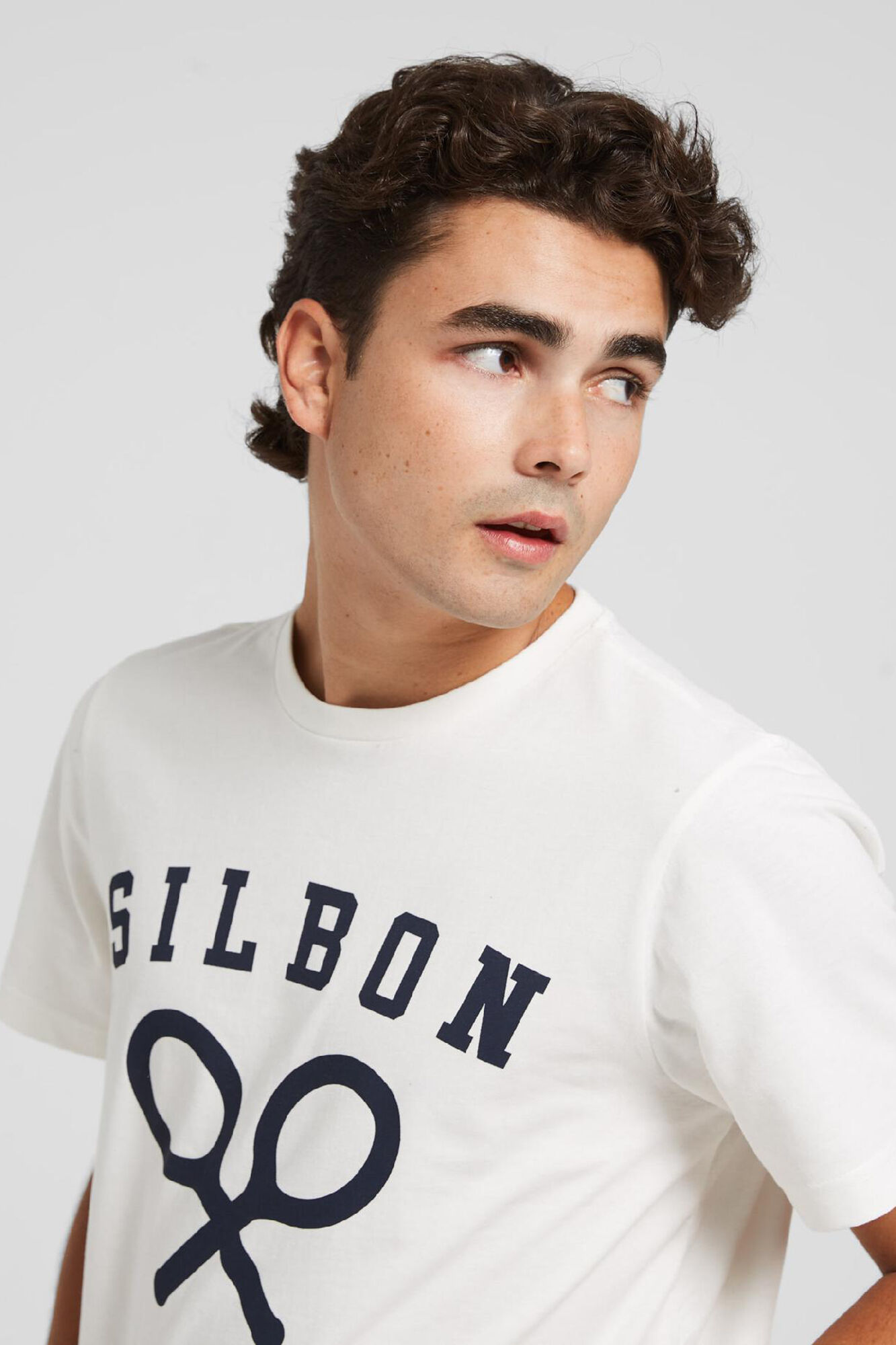 Camiseta branca corporativa com estampa de raquete de tênis - Branca