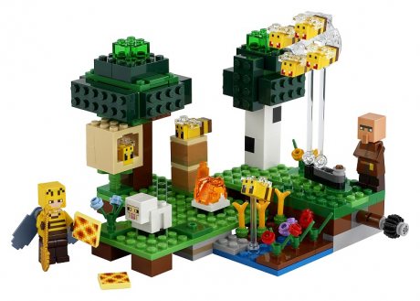 LEGO Minecraft Bee Farm: 21165