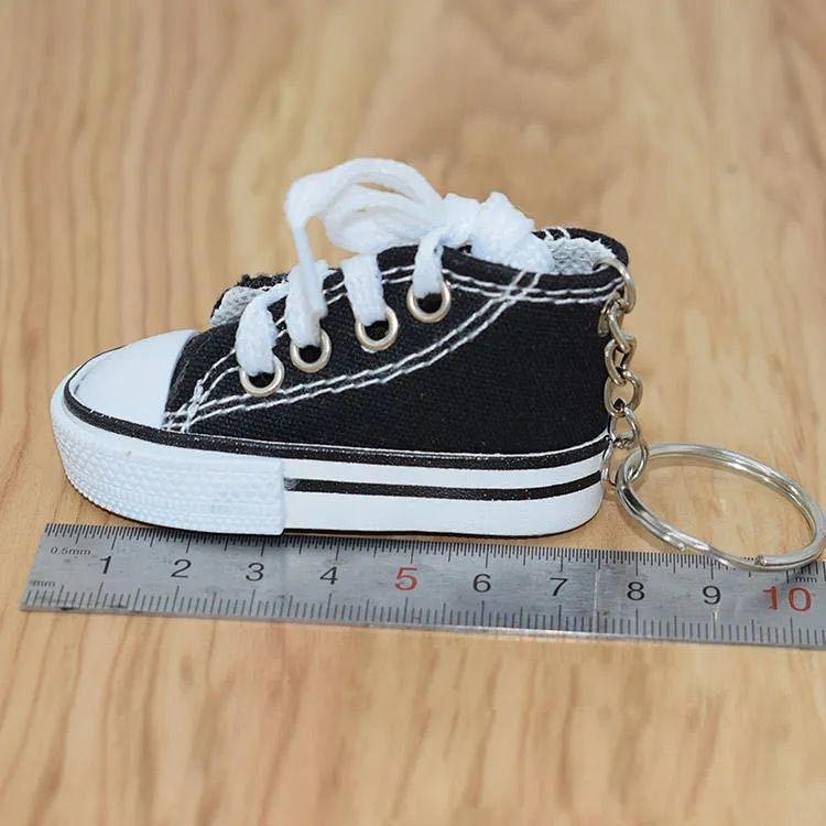 (4er Set) 3D Chucks Schlüsselanhänger Handtaschen Accessoire mit Spaltring - Bunt