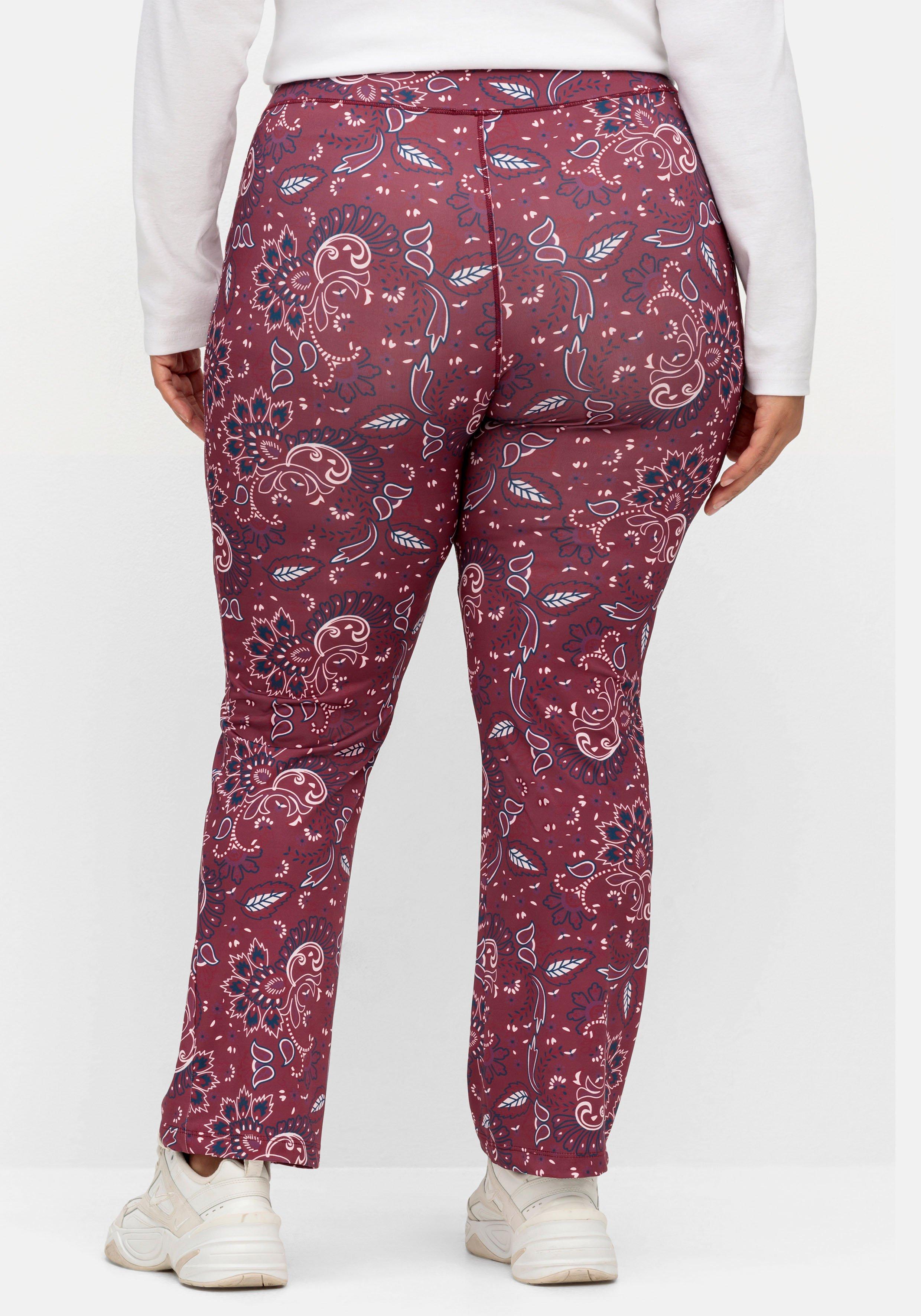 Bequeme Hose mit Paisleyprint und Bootcutform
