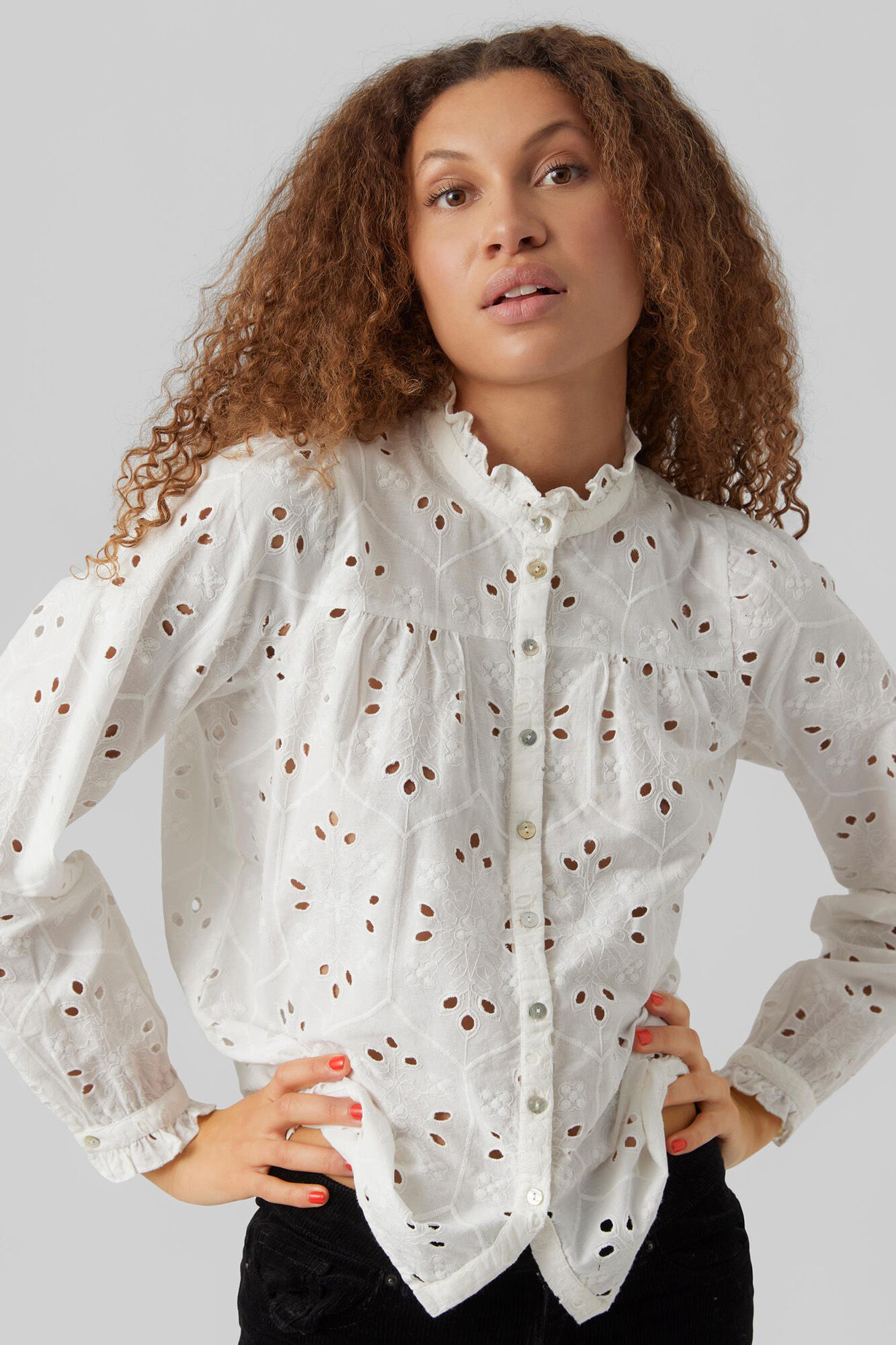 Camisa de manga comprida com detalhes vazados - Branca