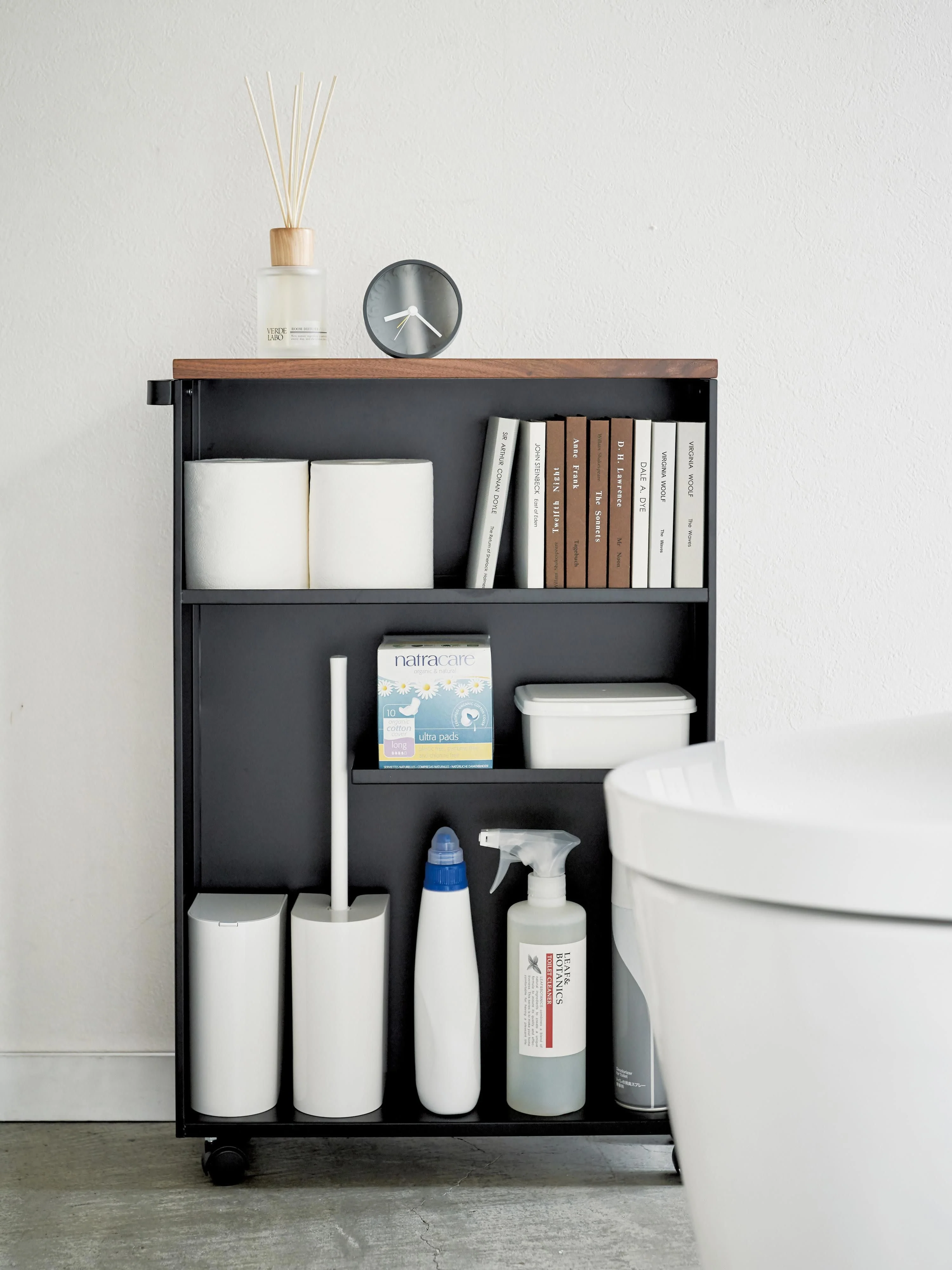 Badkamerwandkast Tower met wielen