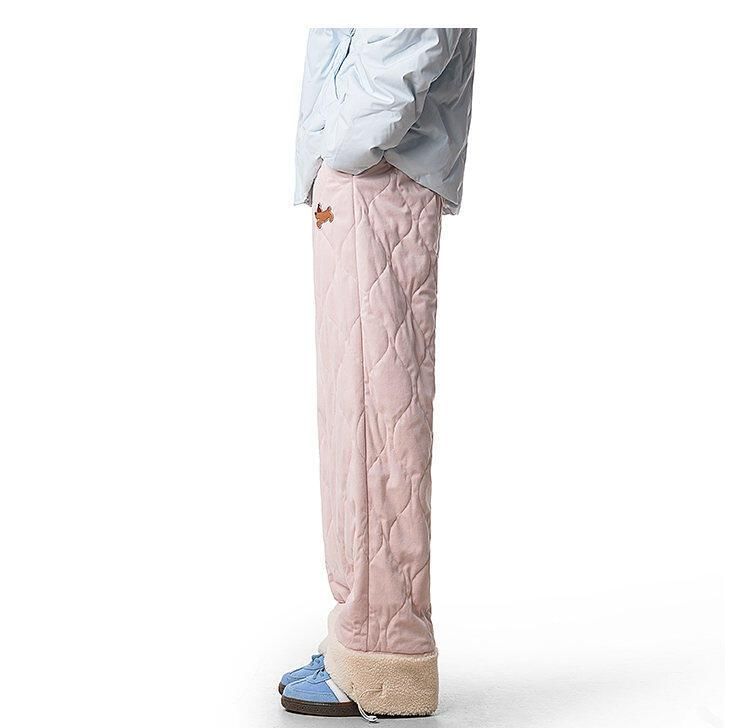 Kimeya - Wijde broek met middelhoge taille en imitatiebontprint en hondenprint