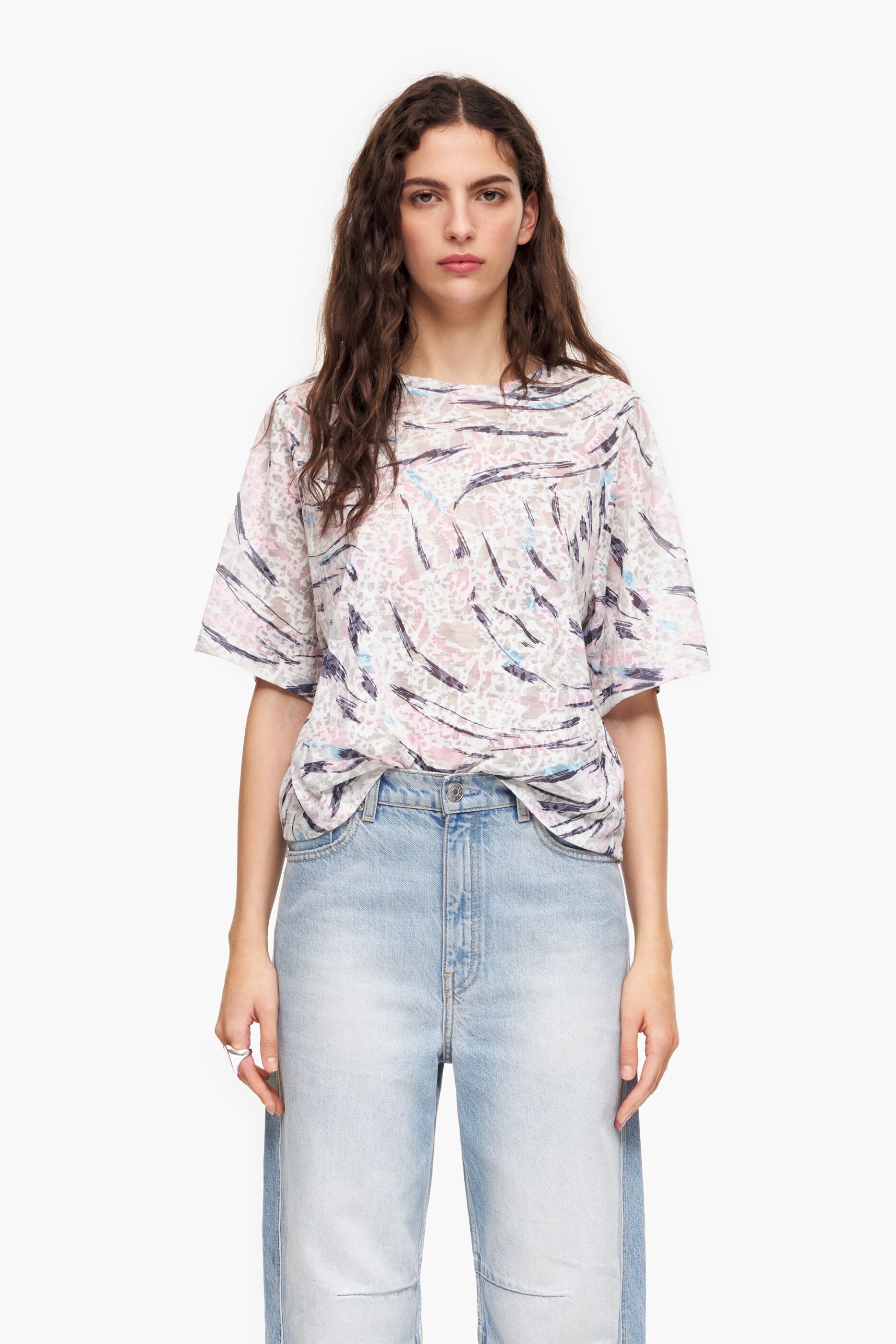 Camiseta boxy com estampa de asas de borboleta brancas