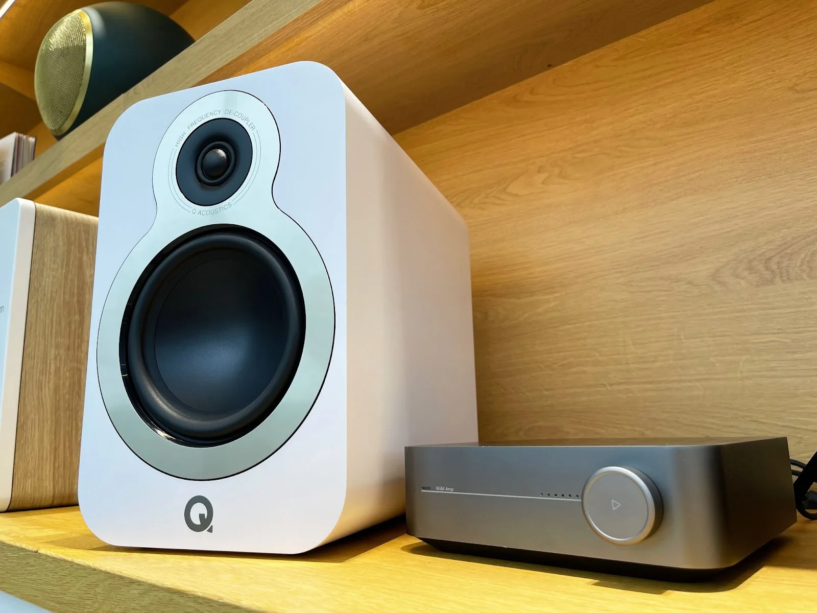 Q Acoustics 3030C Blanc mat (la paire) Enceintes bibliothèque