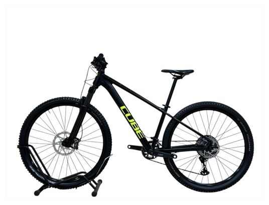 Produit reconditionné . Cube Race One XT 2022 . VTT . Cube . très bon état