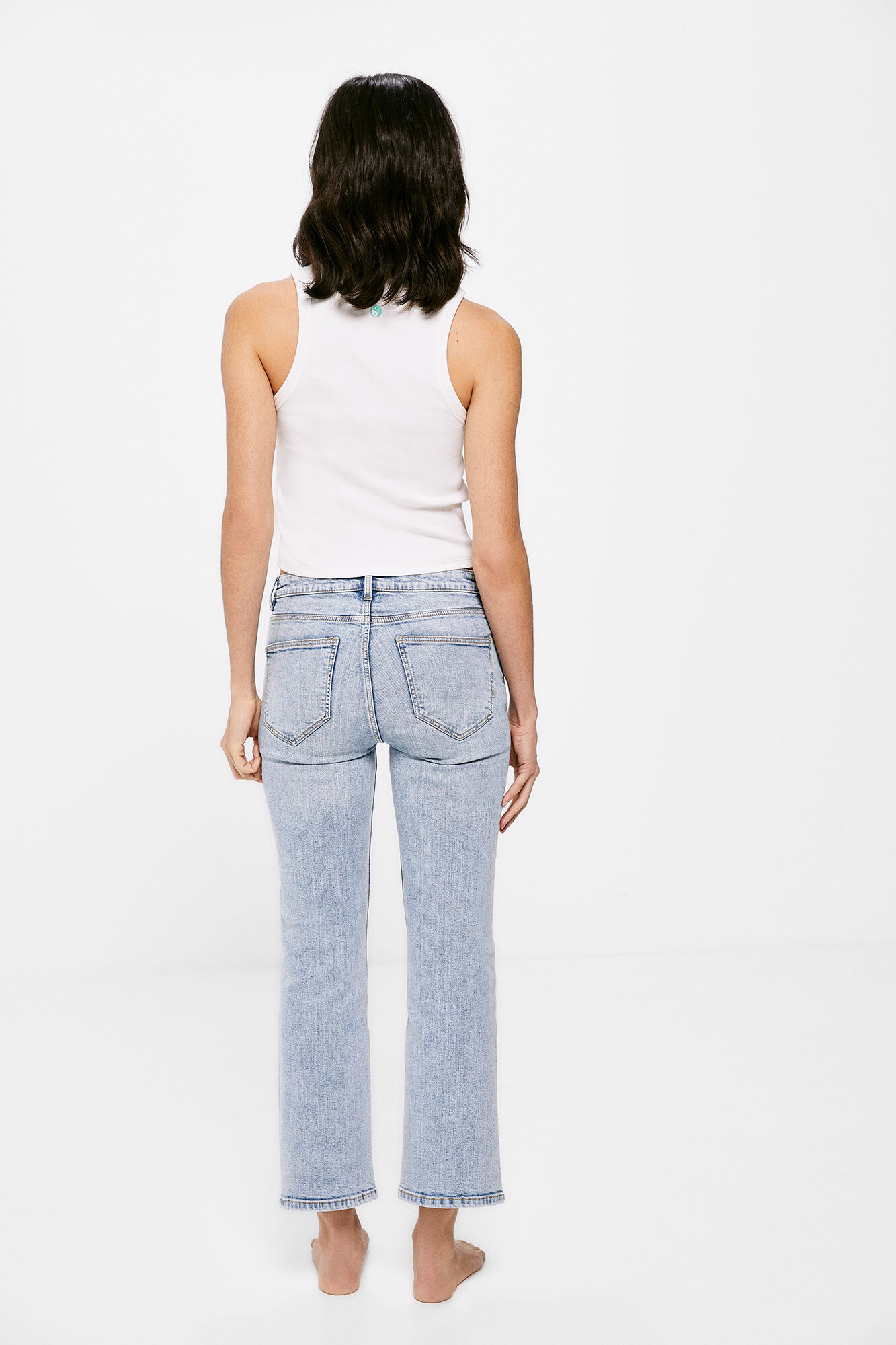 Calça jeans flare com estampa de borboletas, lavagem sustentável - azul médio