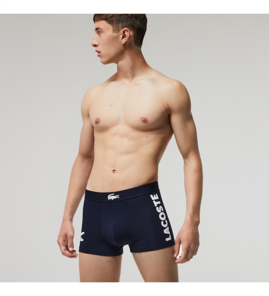Conjunto de 3 cuecas boxer Lacoste 5H1803 nas cores azul marinho, cinza e azul.