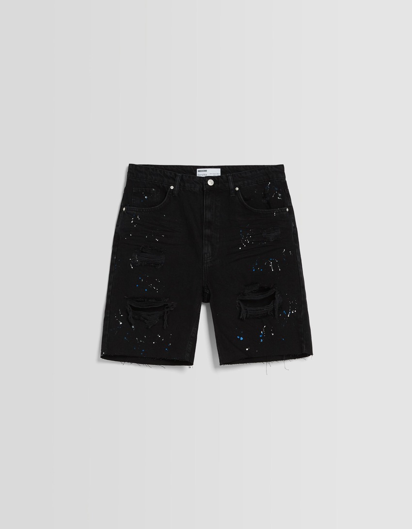 Bermuda jeans rasgada com respingos de tinta