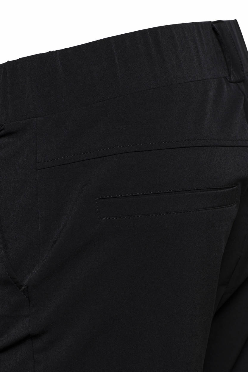 &Co Woman flared broek van travelstof PENELOPE FLARE TRAVEL zwart