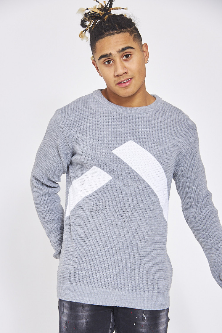 Pull en maille gris bandes blanches