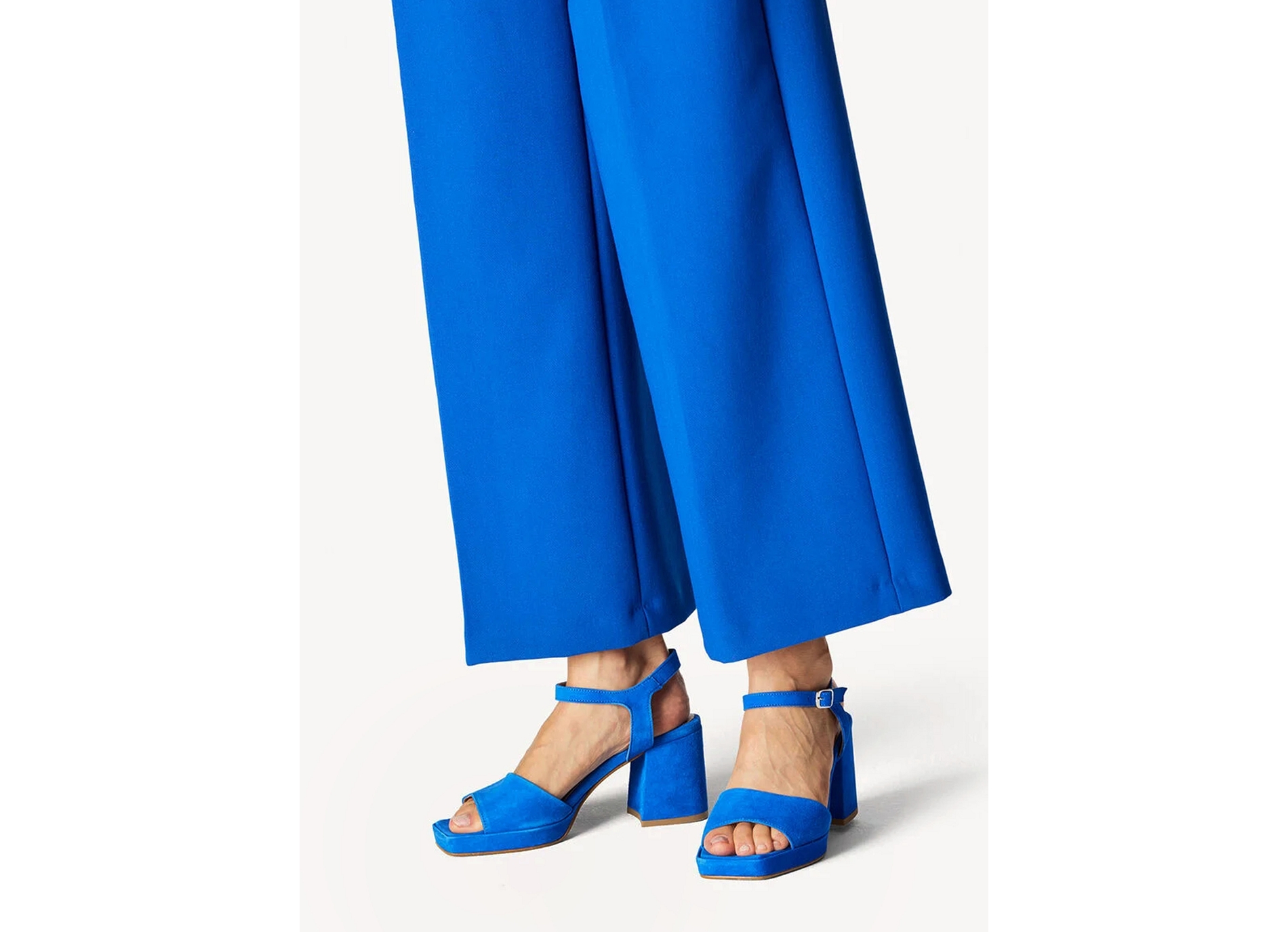 28374 bleu