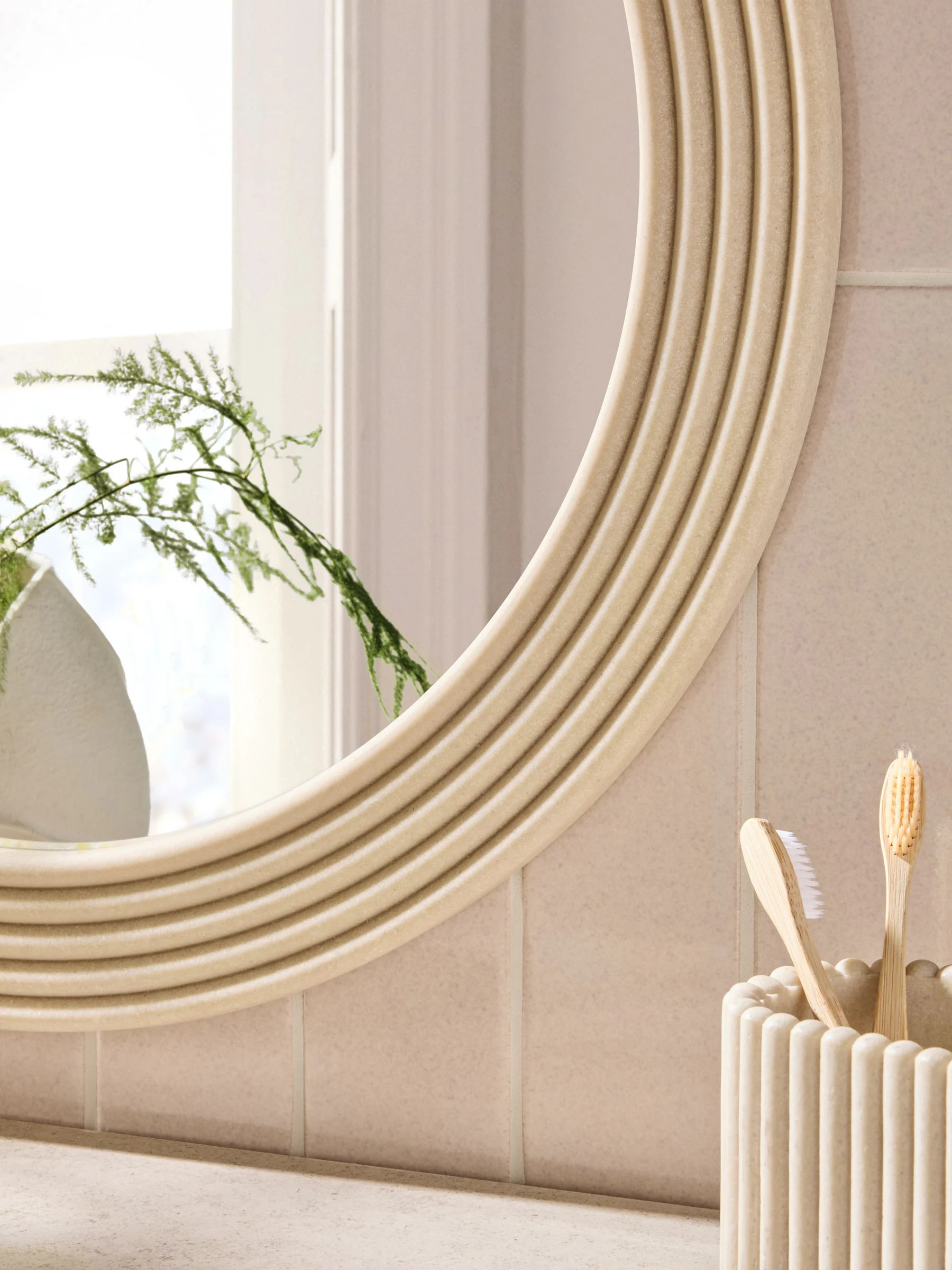 Resin Ribbed Round Wall Mirror
