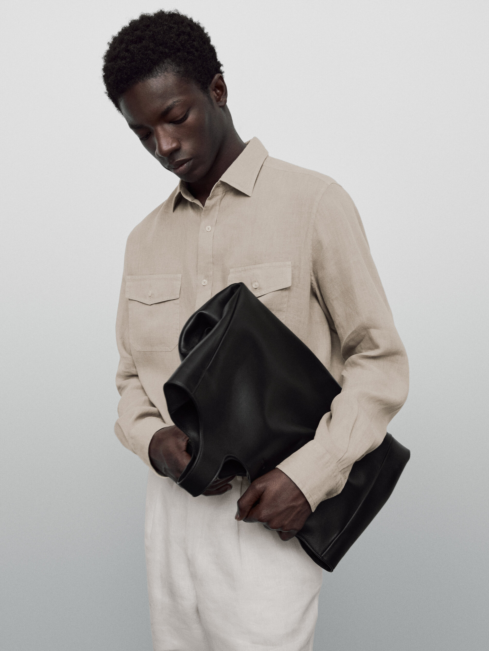 Camisa de linho com bolsos, modelagem regular, Edição Limitada - Bege