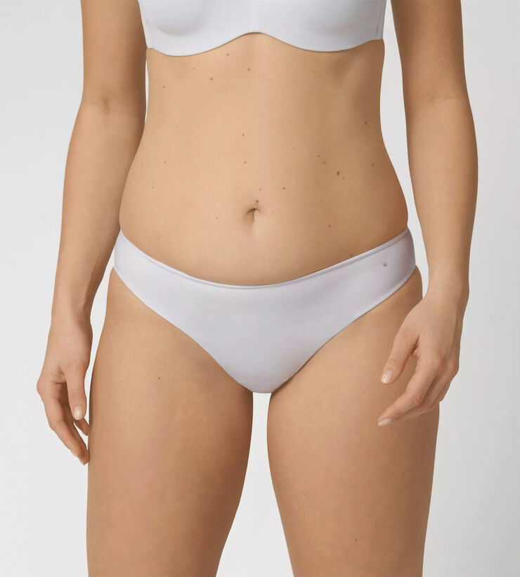 Triumph Body Make-Up Essentials Tai White