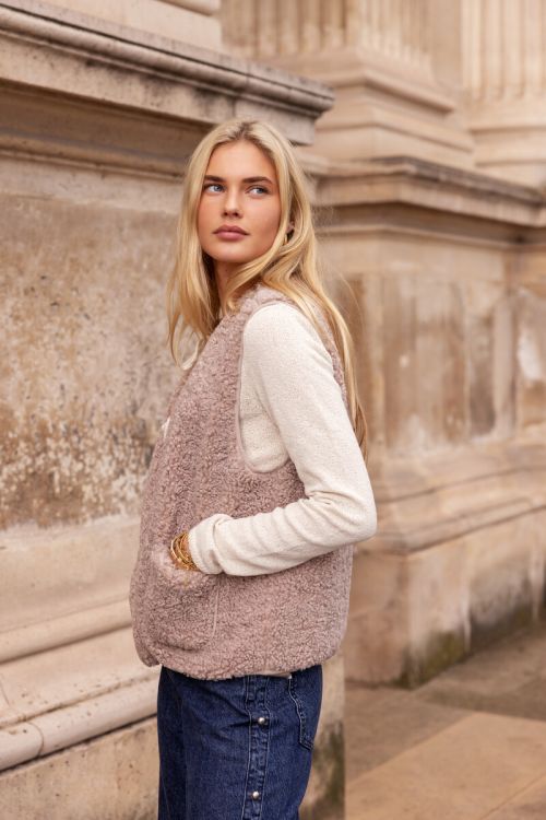 Beige teddy gilet met knoop