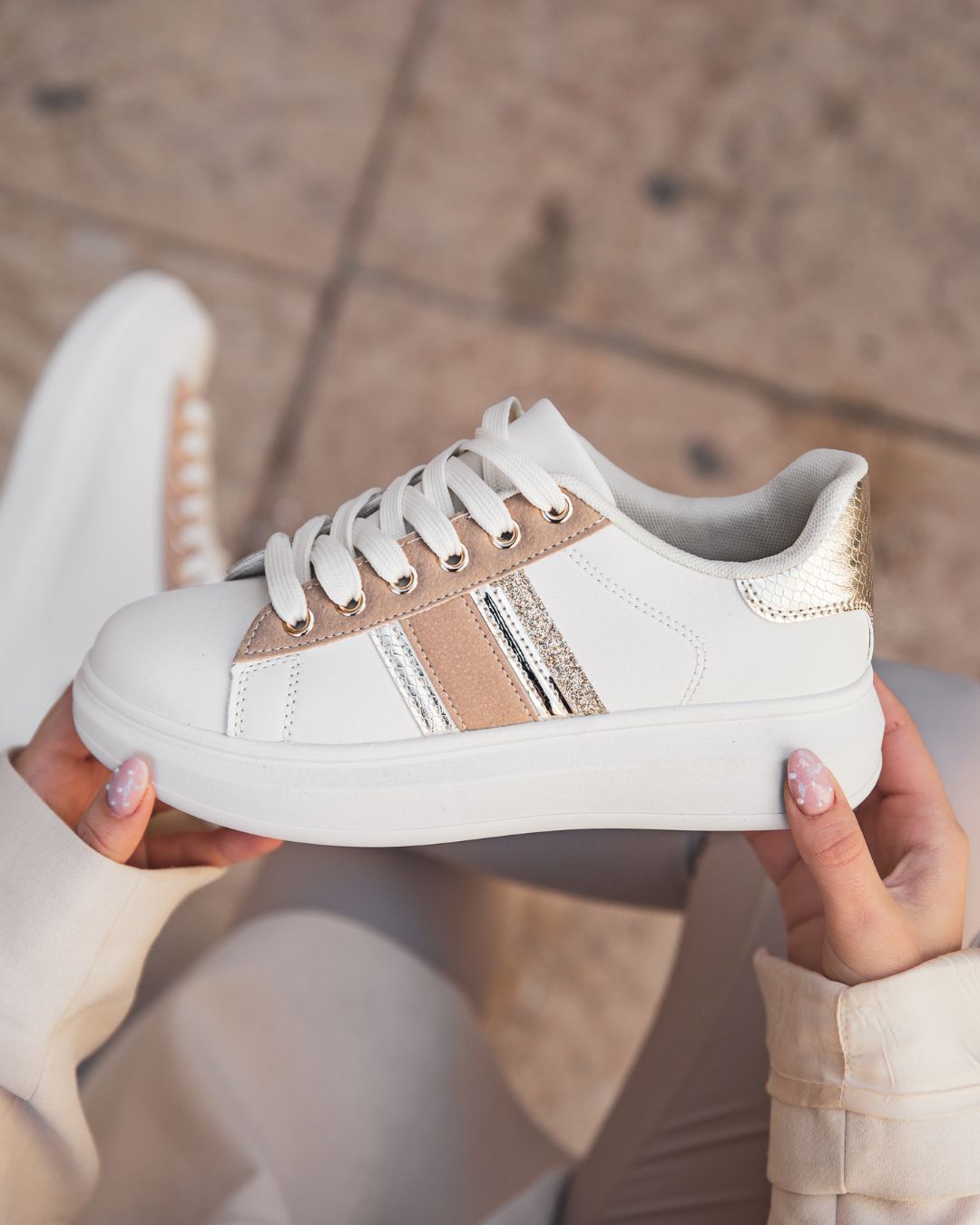 Basket femme dorée beige et blanche à lacets - Hena