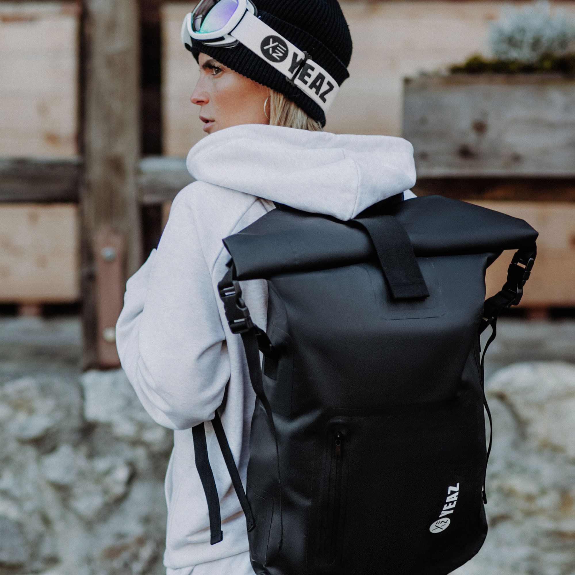 YEAZ STOCKHOLM Wasserfester Rucksack schwarzes Logo