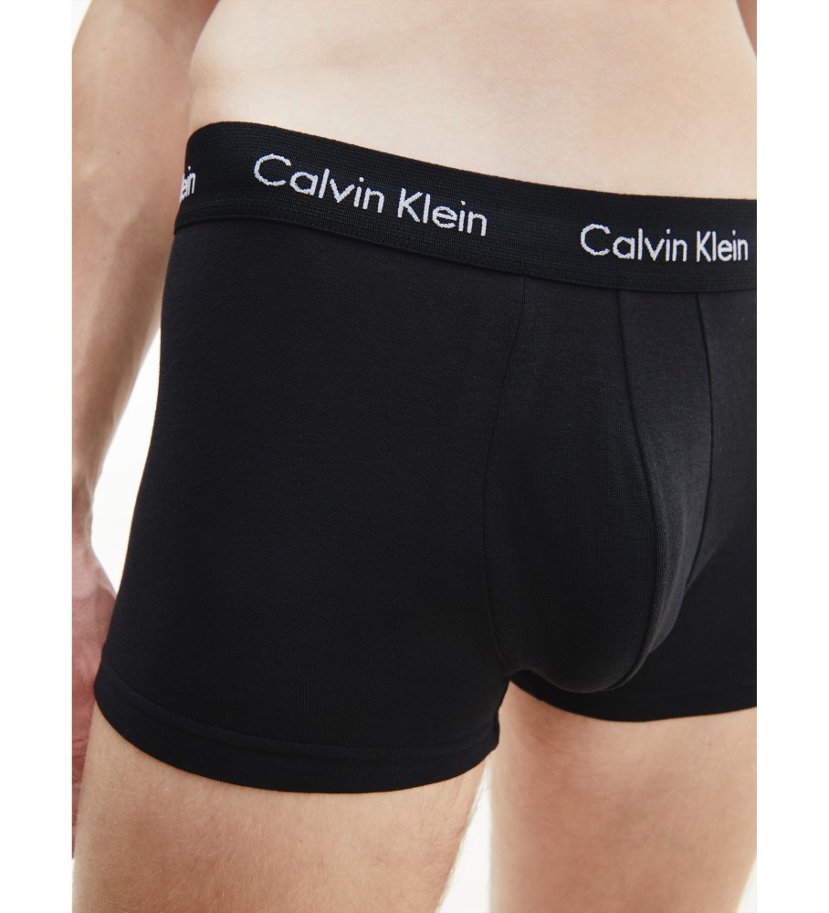 Pacote com 5 cuecas boxer Calvin Klein pretas de lavagem baixa.