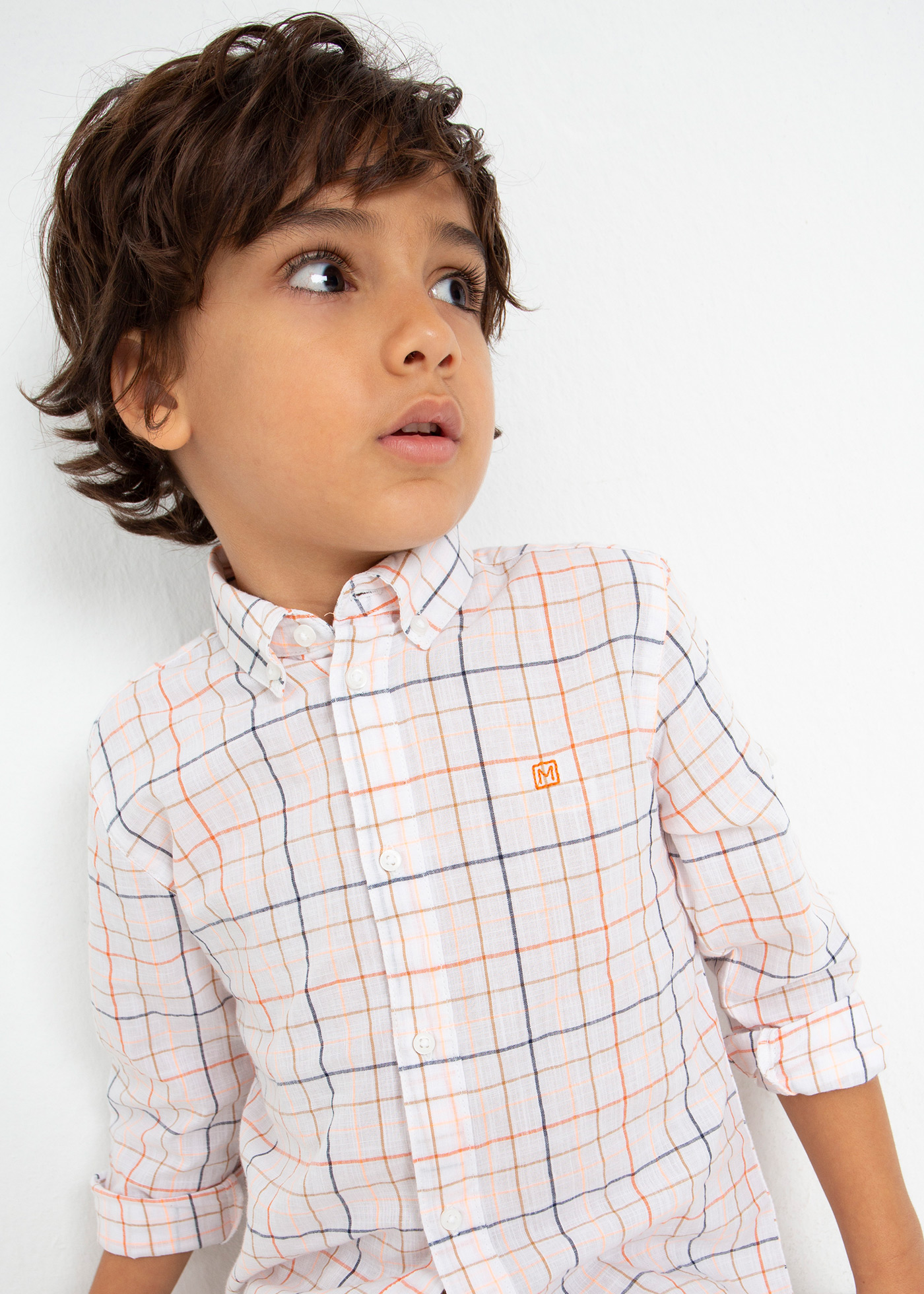 Camisa de manga comprida estampada, feita com algodão sustentável, para meninos.