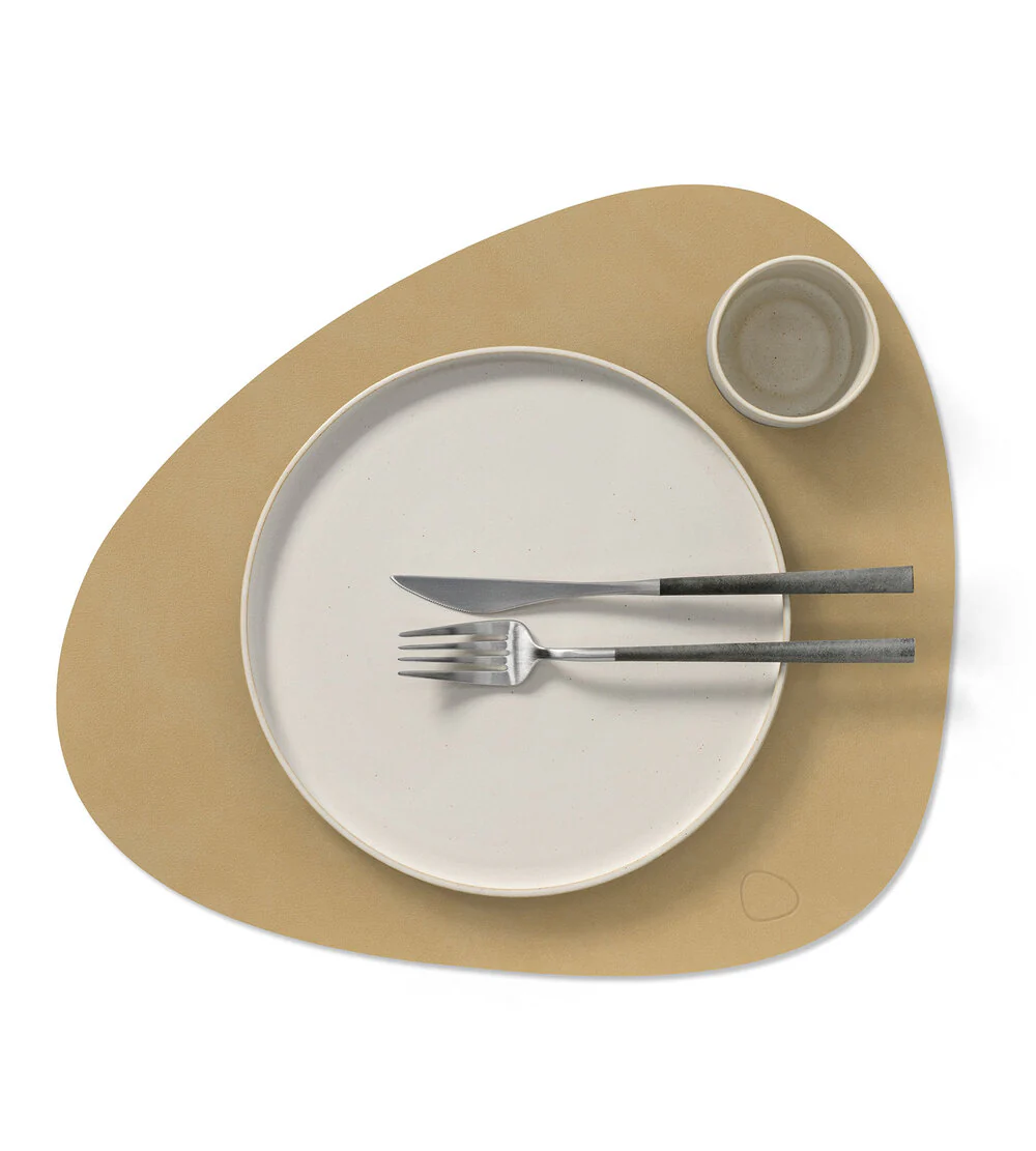 LIND DNA  Dækkeserviet, Large Curve - Khaki