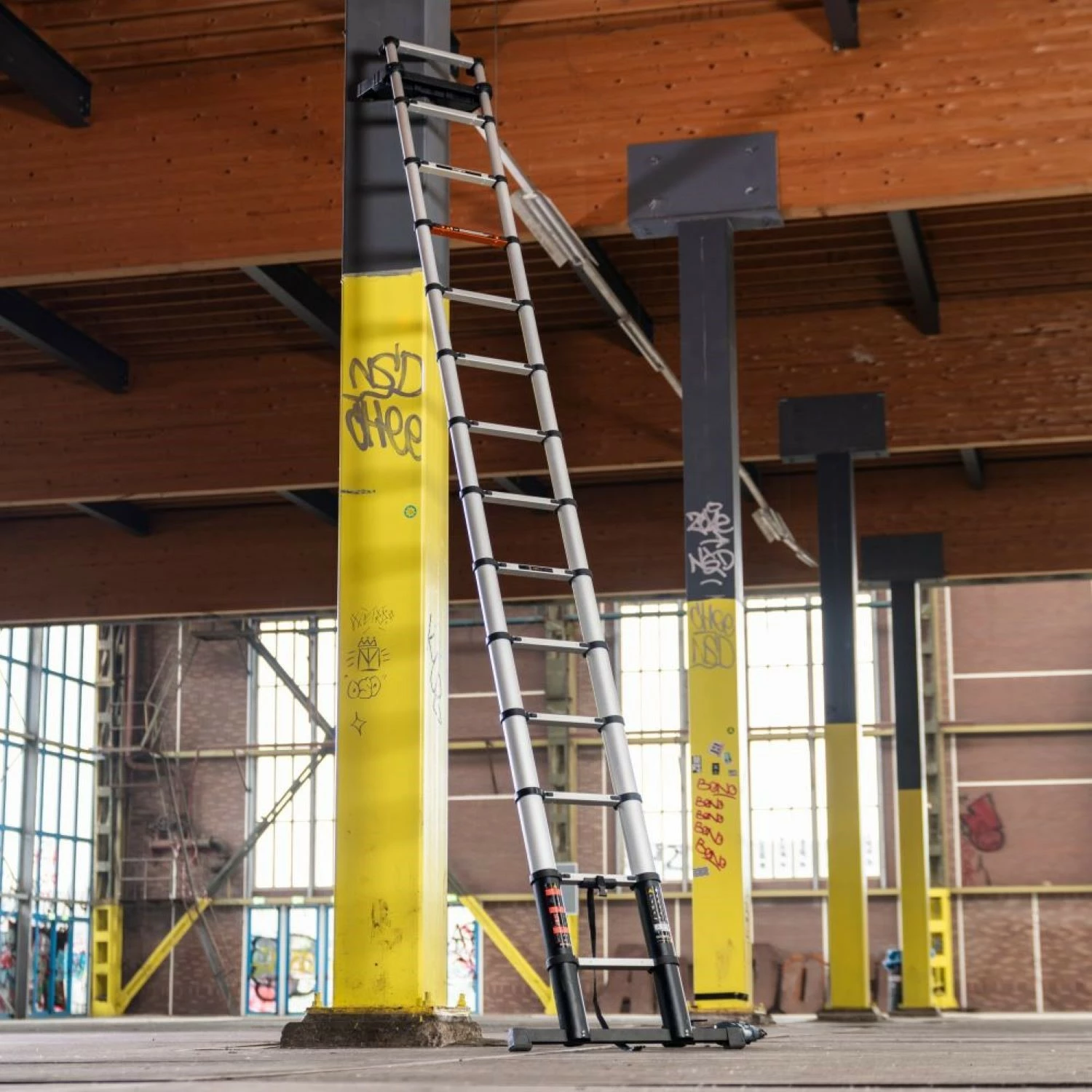 Batavia 7064831 Giraffe Pro Telescopische ladder met Hoekindicator, SoftClose & AntiSlip - 4.15m - 14 sporten