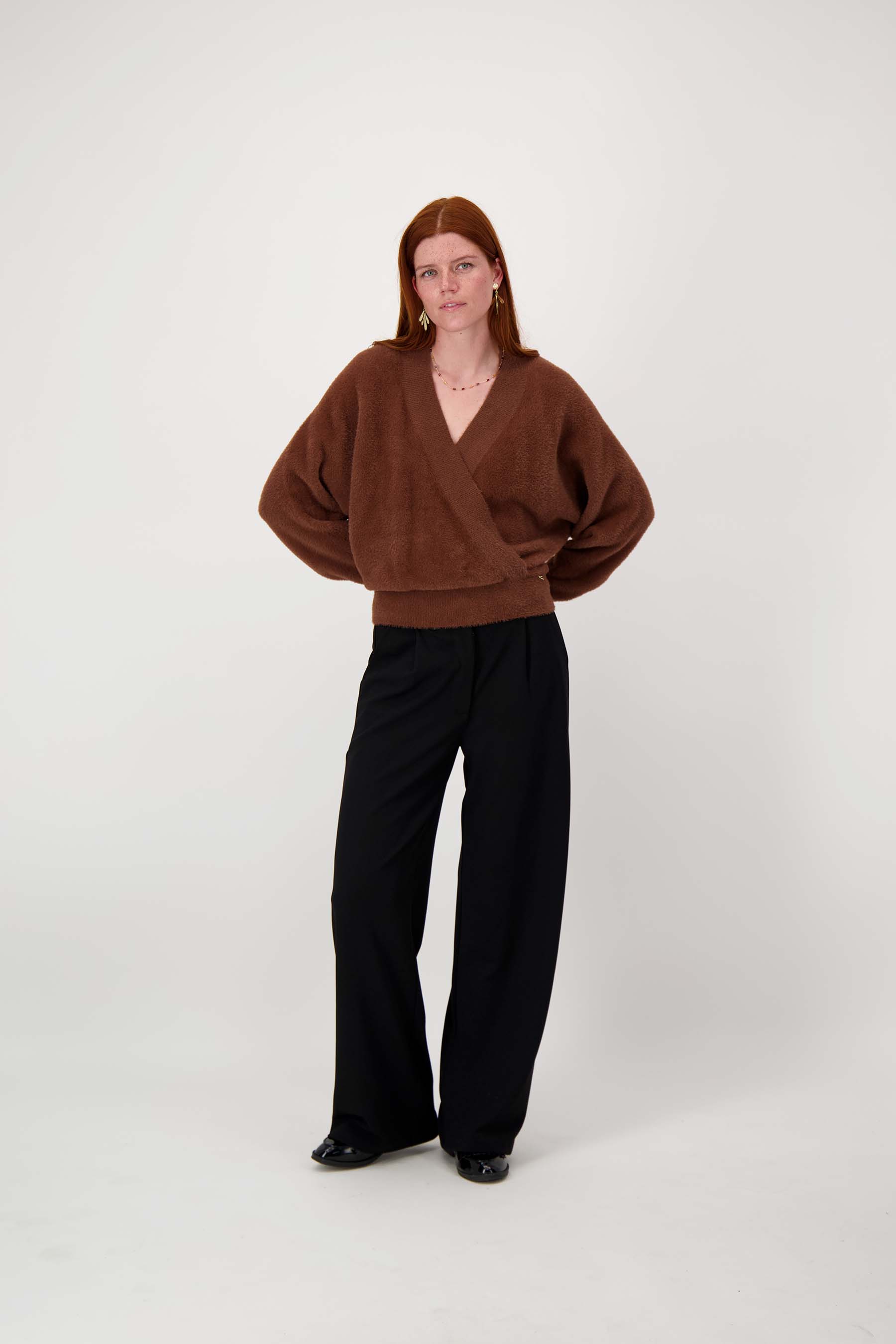 broek met bandplooi detail
