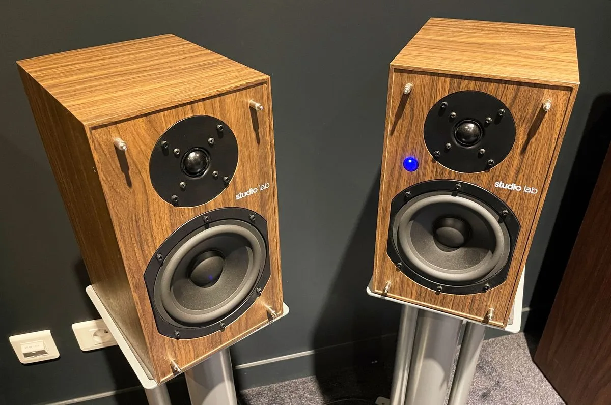 Studio Lab SLB 102A Noyer Enceintes sans fil hi-fi