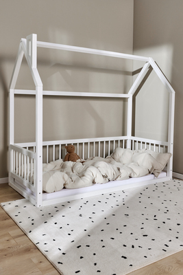 Minitude Nordic Mason Husseng med BabyMatex Carpathia Madrass 70x160 cm