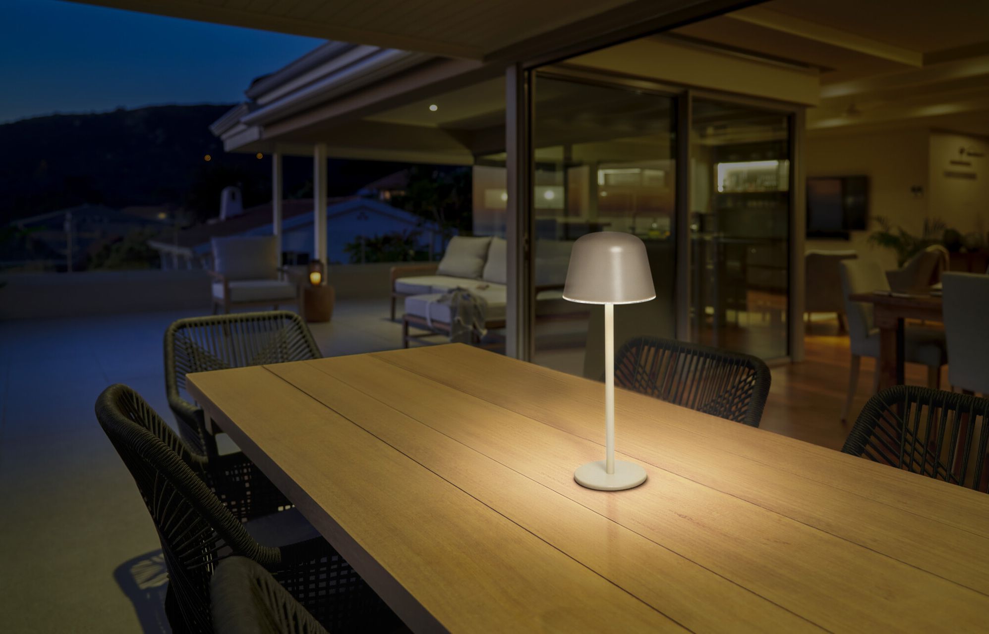 Ledvance Endura Style LED Tischlampe USB Beige Dimmbar IP54