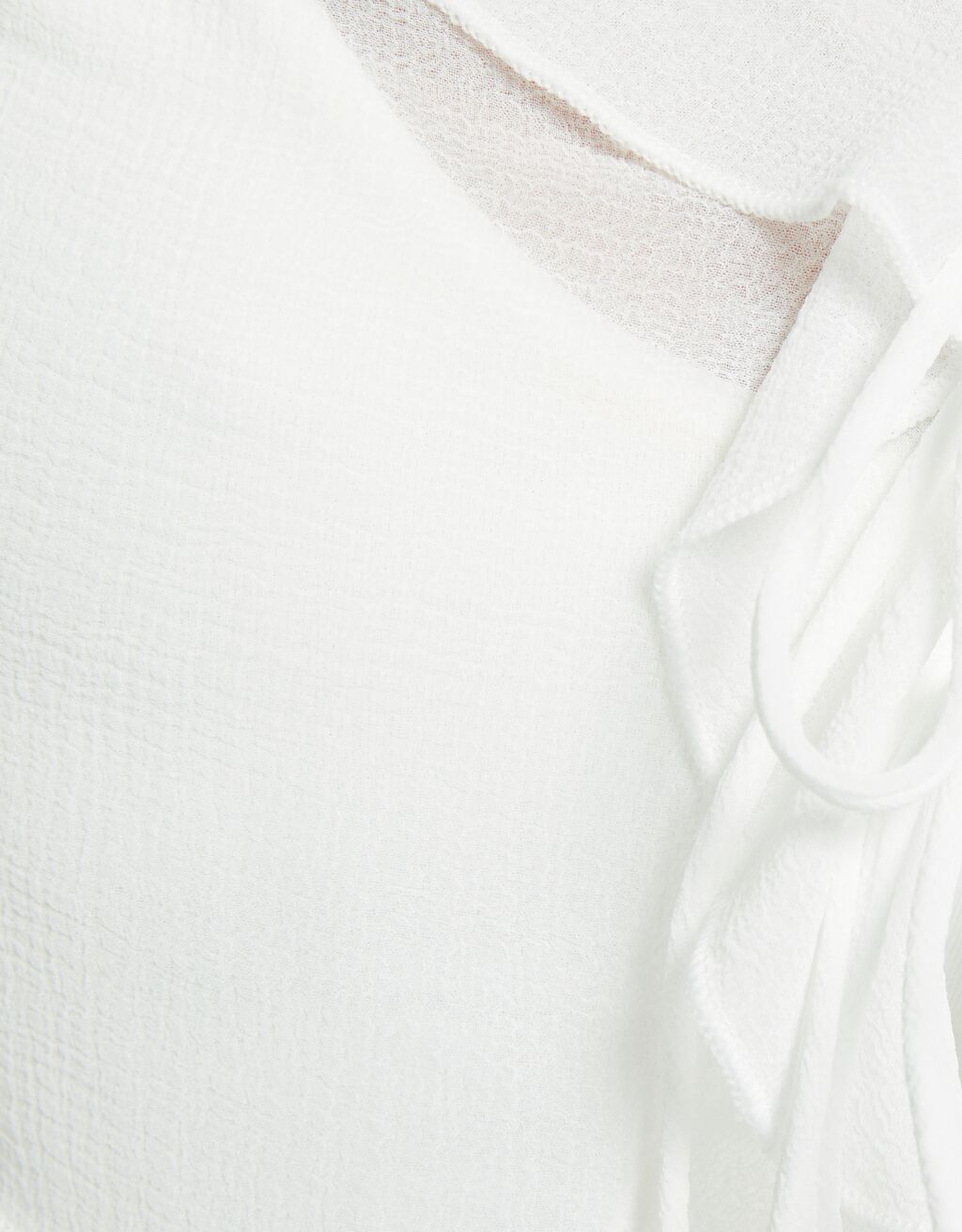 Blusa de chiffon com mangas compridas e babados