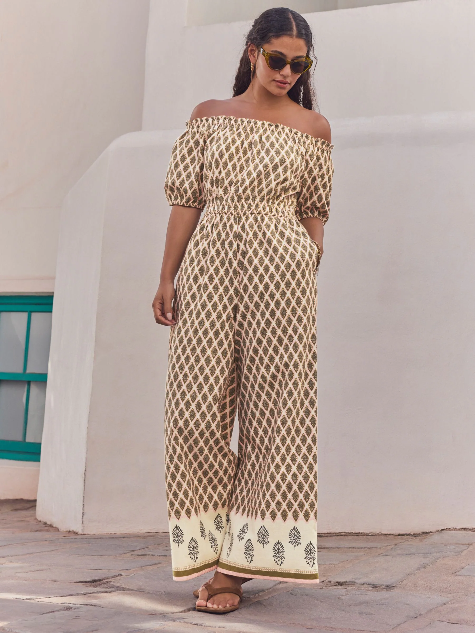 Kakigroen - Jumpsuit met blote schouders en wijde pijpen van 100% katoen