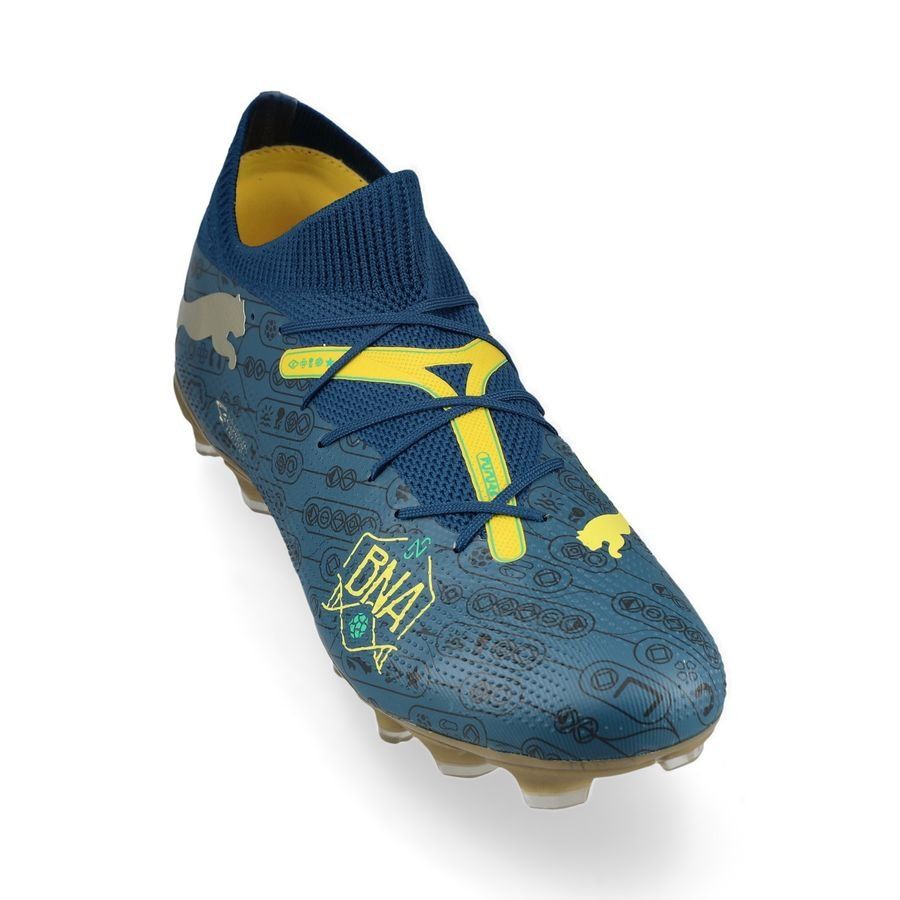 PUMA Future 7 Match FG/AG NJR BNA - Sailing Blue/Marine Blue/Jaune/Grassy Green/Doré ÉDITION LIMITÉE