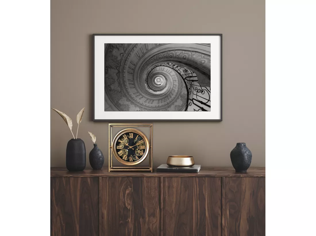 Horloge à mécanisme encadrée métal doré 38x11x42cm