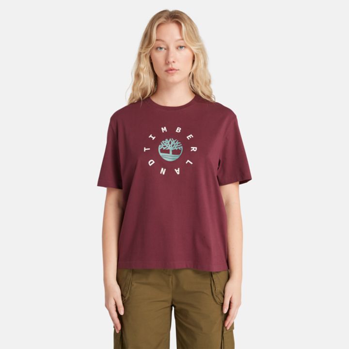 Camiseta feminina com logo da estação na cor bordô.